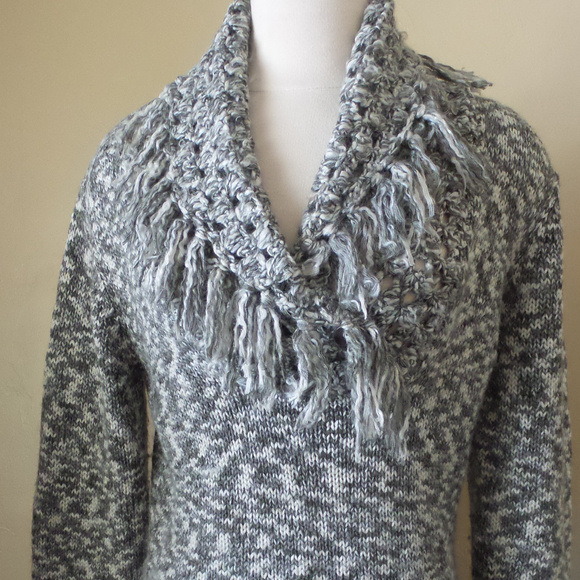 Spanner Pullover Gray White Fringed Collar Medium - Picture 1 of 6